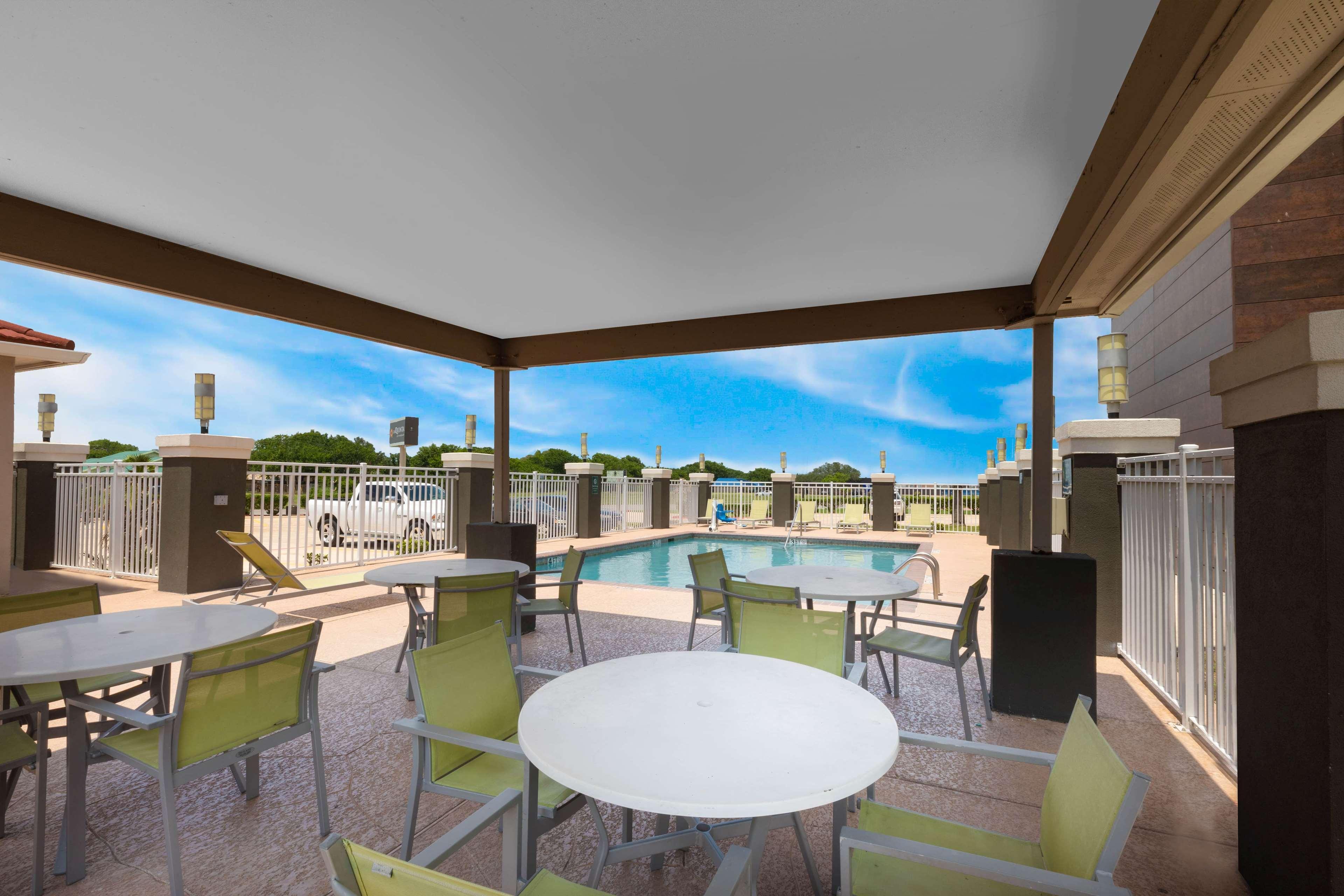 La Quinta By Wyndham Port Lavaca Hotel Exterior photo