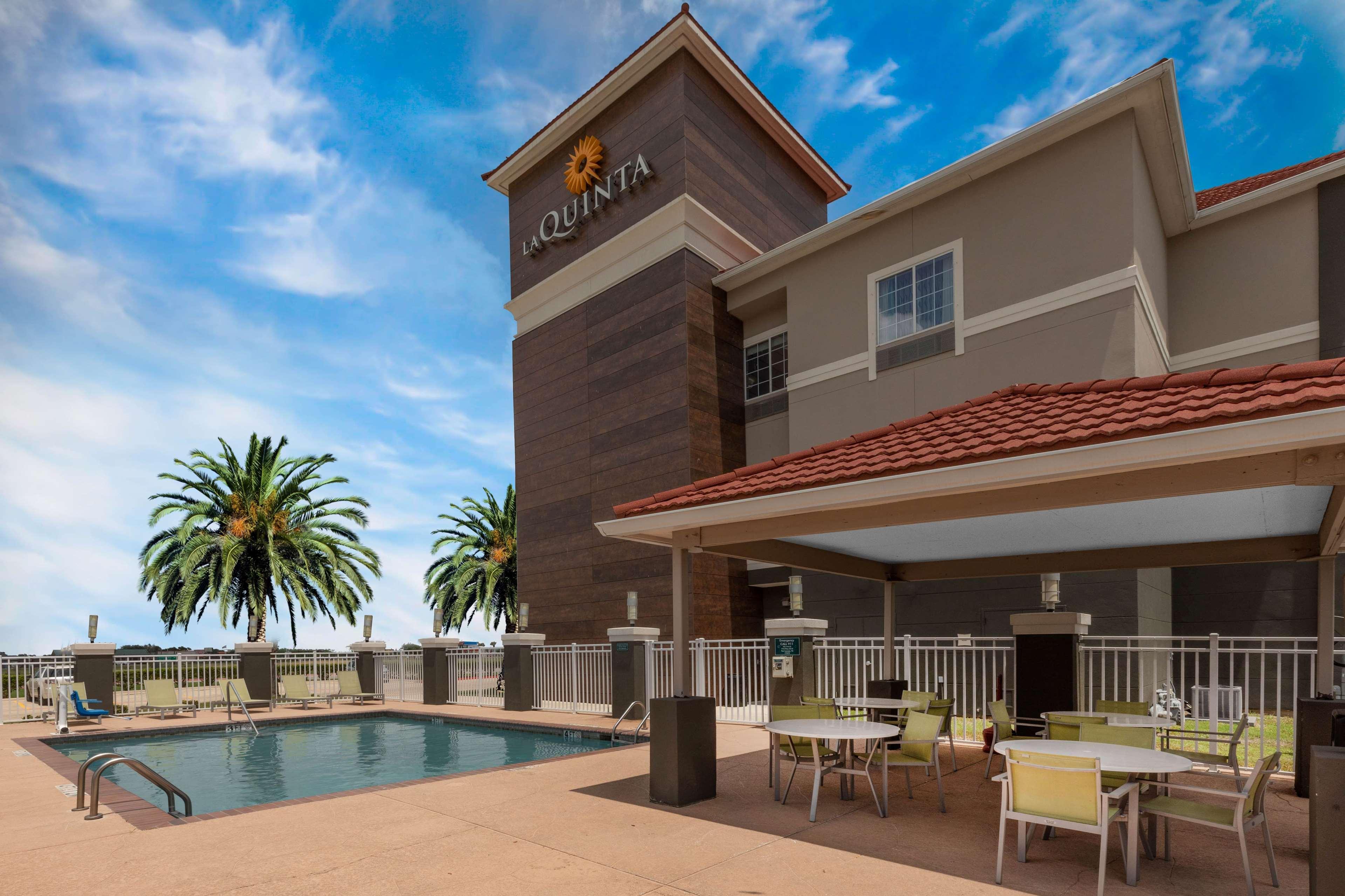La Quinta By Wyndham Port Lavaca Hotel Exterior photo