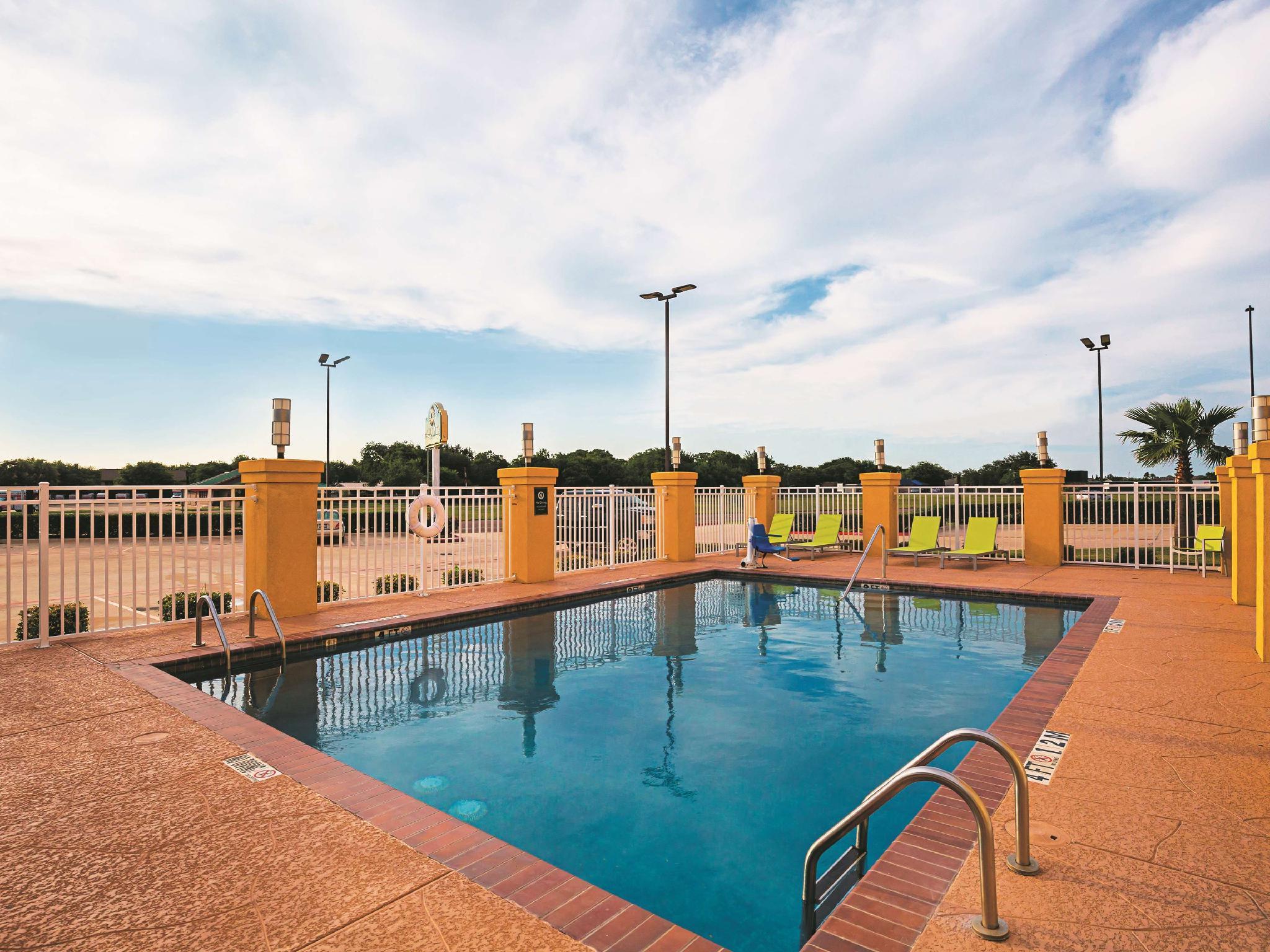 La Quinta By Wyndham Port Lavaca Hotel Exterior photo