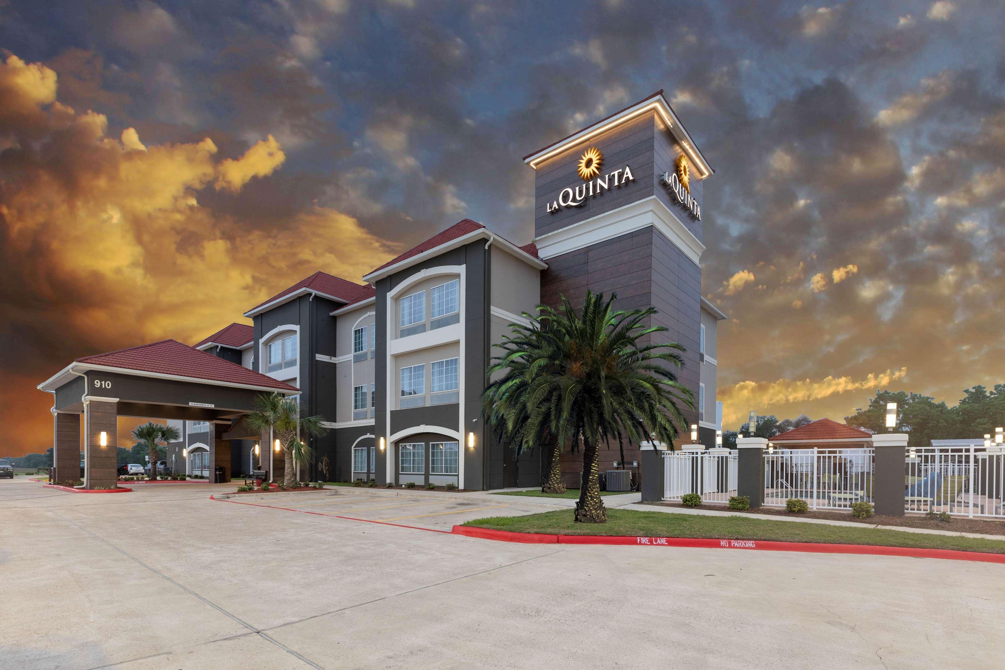 La Quinta By Wyndham Port Lavaca Hotel Exterior photo